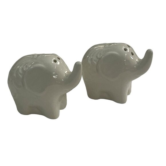 Distant Lands Valencia Salt‎ & Pepper Shaker Elephants Gray Ceramic - Picture 1 of 11